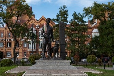 Памятник Пограничнику с собакой г. Благовещенск