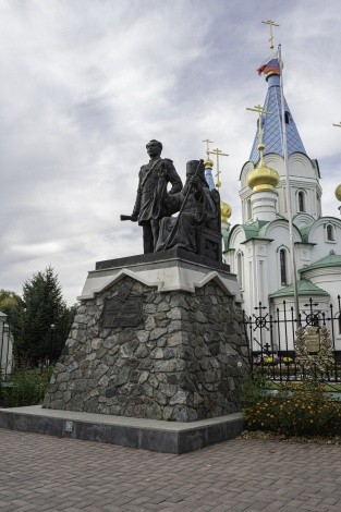 Памятник Муравьеву-Амурскому и митрополиту Иннокентию, Рёлочный переулок, 15, г. Благовещенск