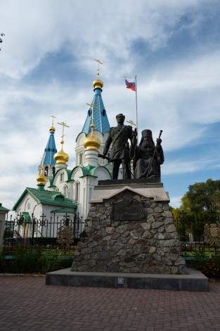 Памятник Муравьеву-Амурскому и митрополиту Иннокентию, Рёлочный переулок, 15, г. Благовещенск