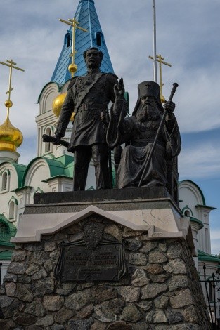 Памятник Муравьеву-Амурскому и митрополиту Иннокентию, Рёлочный переулок, 15, г. Благовещенск